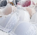Soutien-gorge en dentelle avec fermeture à l'avant 3