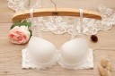 Soutien-gorge féminin orné de dentelle 9