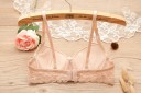 Soutien-gorge féminin orné de dentelle 3