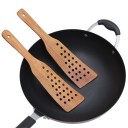Spatule en bois avec des trous 1