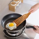Spatule en bois avec des trous 6
