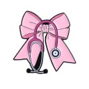 Spilla smaltata a forma di fiocco con stetoscopio circa 2,8 × 3 cm distintivo in metallo rosa motivo medico accessorio per abbigliamento reverso zaino 1