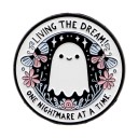 Spilla smaltata fantasma con scritta Living The Dream circa 3 x 3 cm distintivo metallico in bianco e nero motivo disegnato accessorio per zaino abbigliamento 1