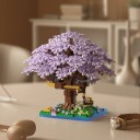 Stavba copacului Sakura Coroană violetă înflorită cu o mică casă și o grădină plină de flori model decorativ creativ 2