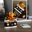 Stavebnice retro fotoaparátu s květinovou výzdobou 3D dekorace z kostek Kreativní model pro tvořivé dospělé a starší děti 2