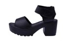 Stilfulde damesandaler med velcrolukning 1