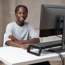 Stojan na monitor 55 x 7,5 cm s úložnou zásuvkou a držákem na telefon s RGB osvětlením a USB porty černá police na pracovní stůl 5