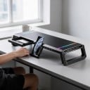 Stojan na monitor 55 x 7,5 cm s úložnou zásuvkou a držiakom na telefón s RGB osvetlením a USB portami čierna polica na pracovný stôl 2