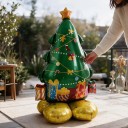Stojící nafukovací balónek Vánoční stromeček s hvězdou a dárky Podstavec se 4 nožkami 72 x 114 cm Zelený a zlatý Dekorace na Vánoce 3