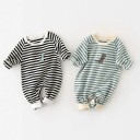 Stribet babyheldragt med dinosaur T2739 1