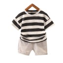 Stribet t-shirt og shorts til drenge L1388 3