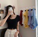 Strikket crop top med knapper til kvinder 1