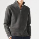 Suéter para hombre con cuello alto y cremallera de media longitud Suéter de punto de un solo color con escote en V Suéter elegante para otoño e invierno Varias colores 9