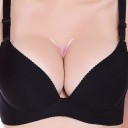 Sutiã feminino com copas moldadas e lisas Alças ajustáveis Fecho com ganchos na parte de trás Acabamento canelado Em nylon e spandex 5