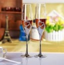 Svatební sklenice na sekt 2 ks Křišťálové skleničky se stříbřitou nožkou a srdíčky s kamínky Objem 200 ml Výška 26 cm Na svatbu a výročí 1