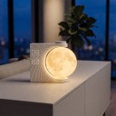 Svietiaci budík v tvare Mesiaca so simuláciou svitania Nočná lampa 3 úrovne jasu 10 upokojujúcich zvukov Dva budíky Krémovo biely Do spálne 4
