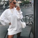Sweatshirt feminina branca oversize sem capuz Corte solto prolongado Decote redondo Inscrição em letra cursiva no peito Algodão e poliéster 5