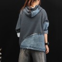 Sweatshirt feminina com capuz e inserção de denim Bainha inferior assimétrica Peças de denim nas mangas Bolso com aba Bolso canguru Algodão 6