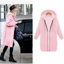 Sweatshirt feminina longa com fecho de correr e capuz Corte reto e alongado Duas bolsas frontais Punhos e barra canelados Poliéster 5