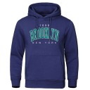 Sweatshirt masculina com capuz e bolsos Sweatshirt desportiva de uma só cor com a discreta inscrição Brooklyn no peito Material de poliéster confortável 6