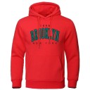 Sweatshirt masculina com capuz e bolsos Sweatshirt desportiva de uma só cor com a discreta inscrição Brooklyn no peito Material de poliéster confortável 3