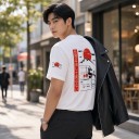 T-shirt de manga curta com estampado de carro desportivo em estilo japonês com sol vermelho e montanhas nas costas e no peito 2