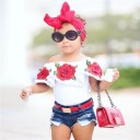 T-shirt fille avec des roses et un short 1