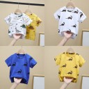 T-shirt garçon avec des dinosaures 1