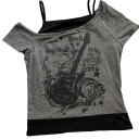 T-shirt med rockguitarprint Todelt design med stropper Asymmetrisk snit Original stil til koncerter Festivalmode 3