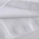 T-shirt moderne pour femmes - Blanc avec un nœud noir 3