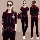 T-shirt, sweat-shirt et pantalon de survêtement pour femmes 1