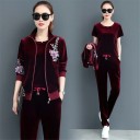 T-shirt, sweat-shirt et pantalon de survêtement pour femmes 2