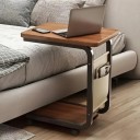 Table d'appoint 63 x 40 cm en forme de C avec sac de rangement latéral Table roulante pour ordinateur portable à côté du lit avec plateau inférieur et coins arrondis 9