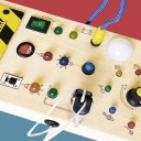 Tablica aktywności Montessori z diodami LED 19,7 x 9,7 x 3 cm Drewniana deska sensoryczna z przełącznikami i kluczykiem Zabawka do rozwijania motoryki 5