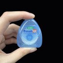 Tandtråd 50 m i plastförpackning med avskärare för mellanrumsrengöring vit tråd blå förpackning för daglig munhygien 7