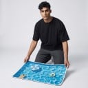 Tapis de bain antidérapant 40 x 60 cm avec impression de piscine, parasol et bouée avec coins arrondis en bleu 5
