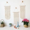 Tapisserie en macramé pour mur en couleur crème Fabriquée à la main en coton Décoration murale avec franges sur une barre en bois avec une corde 4