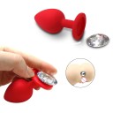 Tapón anal de silicona rojo talla L con piedra transparente extraíble, ideal para diversificar con estilo los momentos íntimos. Embalaje discreto. 3