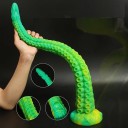 Tapón anal verde extra largo en forma de tentáculo de pulpo con superficie detallada y ventosa, longitud 58 cm, embalaje discreto. 2