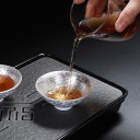 Tasse en porcelaine avec des ornements en argent 3