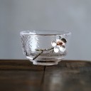 Tasse en verre avec fleur 12