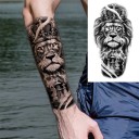 Tatuagem temporária à prova de água 21 x 11,4 cm Leão com coroa sobre o tabuleiro de xadrez e relâmpagos Motivo Real Aplicação fácil Tatuagem 2