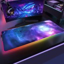 Tăviță de joc pentru mouse și tastatură cu margine LED iluminată 800x300x4 mm cu motiv de galaxie în culori violet și albastru pentru jocuri pe PC 2