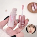 Tekutý korektor v tubě se štětečkem na maskování kruhů, akné, zarudnutí a pigmentových skvrn, lehká krycí textura, dlouhotrvající 3