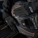 Teljes ujjú motoros kesztyű csuklóra illeszkedő mandzsettával fekete színben fehér mintával motorozáshoz univerzális méret 5