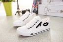 Ténis femininos com estampado de lábios J2422 2