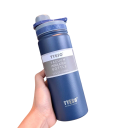 Termokande i rustfrit stål 750 ml Dobbeltvægget vakuumisolering Holdbar termoflaske til varme og kolde drikke Rejsetermokande med lækagesikkert låg Ergonomisk design 4
