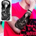 Tijdelijke waterdichte tatoeage 11,5 x 21 cm Gasmasker en atoompaddestoel Apocalyptisch realistisch motief Blijft tot 15 dagen zitten Eenvoudig 2