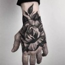 Tijdelijke waterdichte tatoeage 19 x 12 cm Rozenmotief Zelfklevende tatoeage Elegant bloemenontwerp Blijft tot 15 dagen zitten Stijlvolle 3
