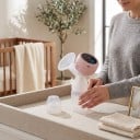 Tire-lait électrique 4 modes Rechargeable Écran LED Entonnoir avec insert en silicone Rose Pour les mamans allaitantes 5